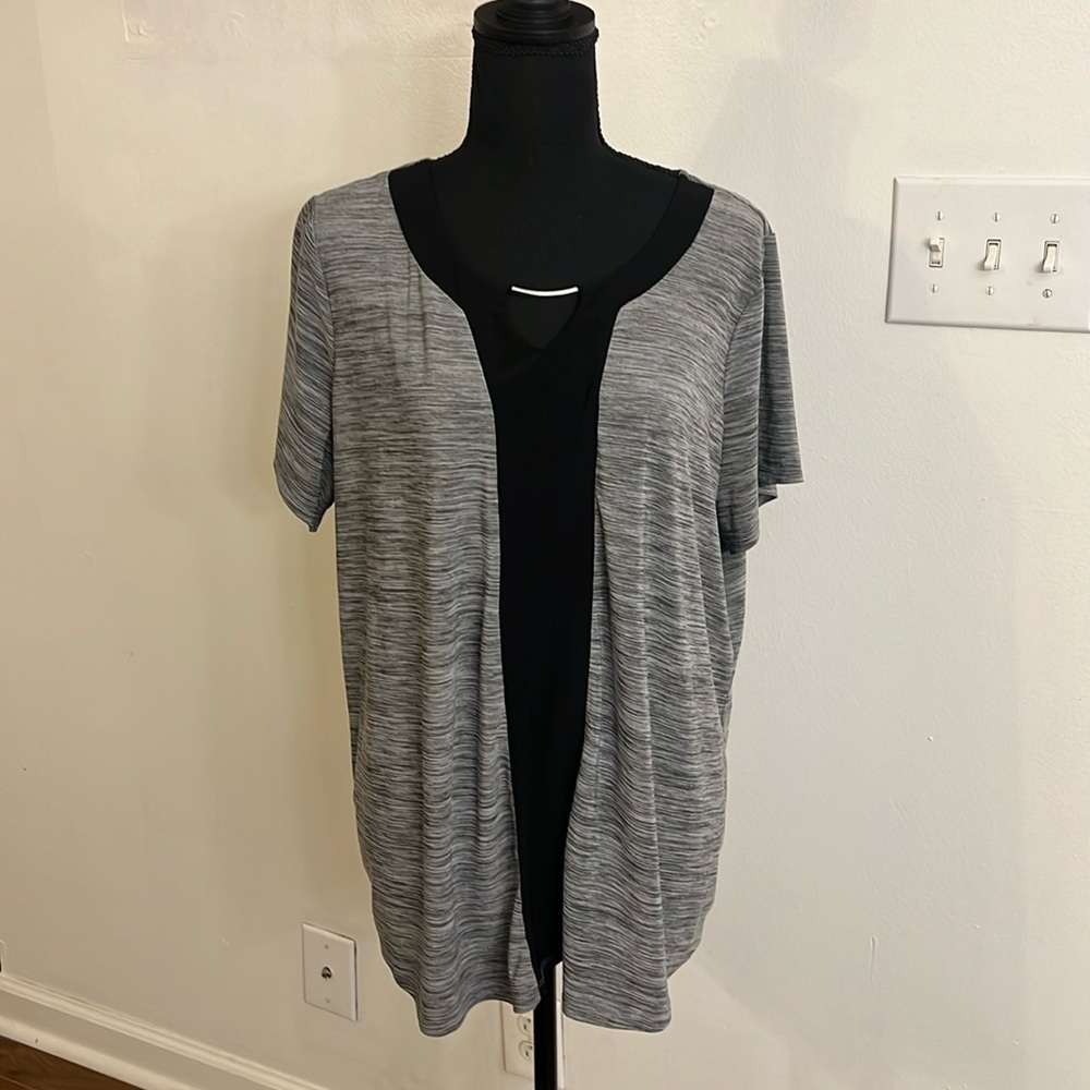 Suzie In The City Plus Size Two-Toned Top, Sz. 1X.